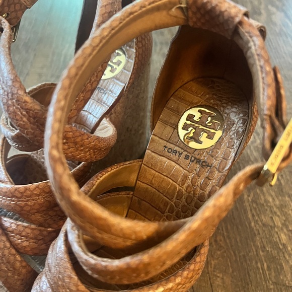 Tory Burch Jeanine Snake Print Leather Wedge Size 8 1/2 - Picture 3 of 16